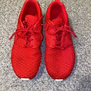 Nike Roshe FlyKnits size 9.5